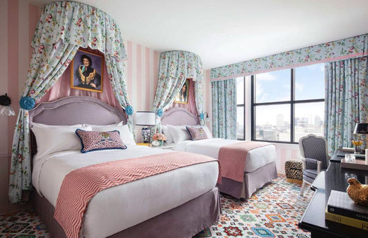 4* NASHVILLE IN DOLLY PARTON THEMED HOTEL